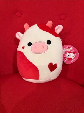 Idris Squishmallows Heart Patch Pig Plush - White, Red & Pink